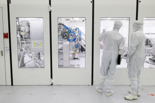 EUV engineers looking into mid-module assembly workcenter_48556